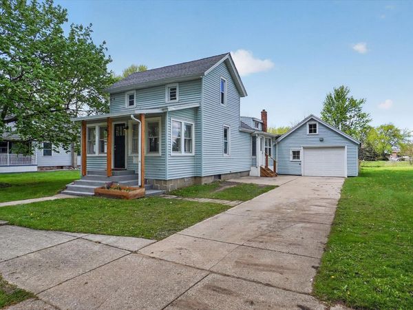 202 Floral Avenue, St Johns, MI 48879