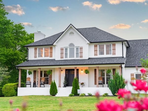 4038 Foxfield Dr, Columbia, TN 38401