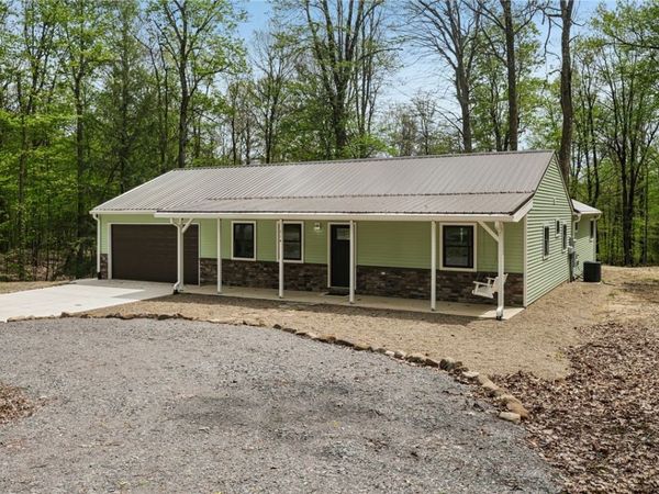 114 Wood St, New Castle, PA 16102