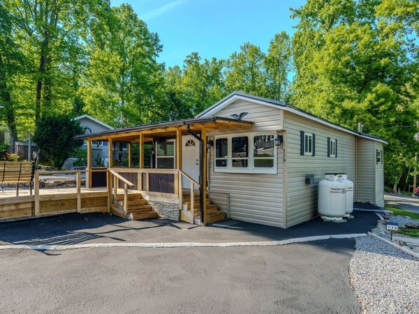 5355 East Parkway, Cosby, TN 37722
