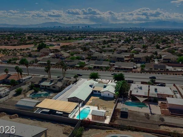 706 N Hollywood Boulevard, Las Vegas, NV 89110