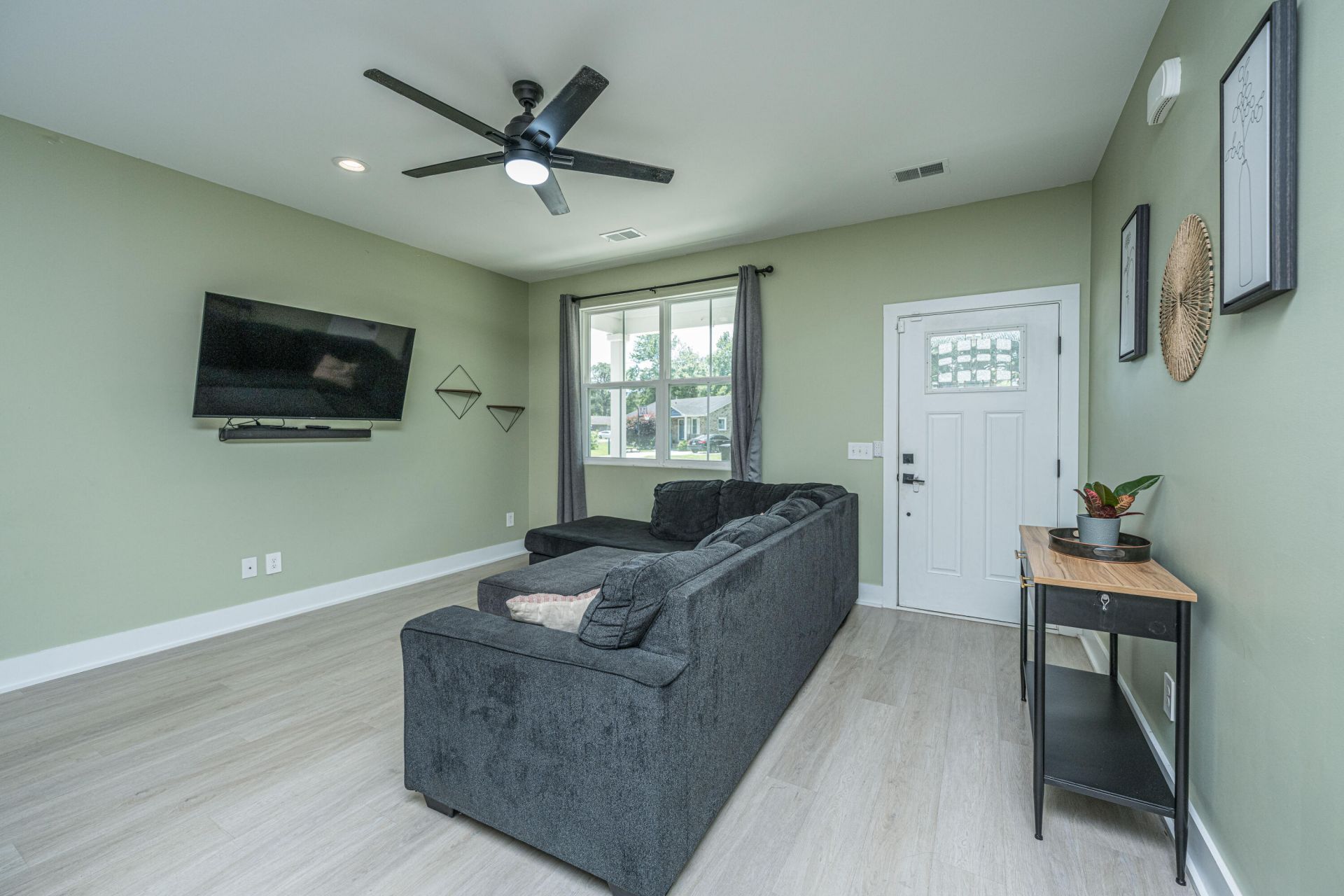 4404 Clovewood Street Photo 10