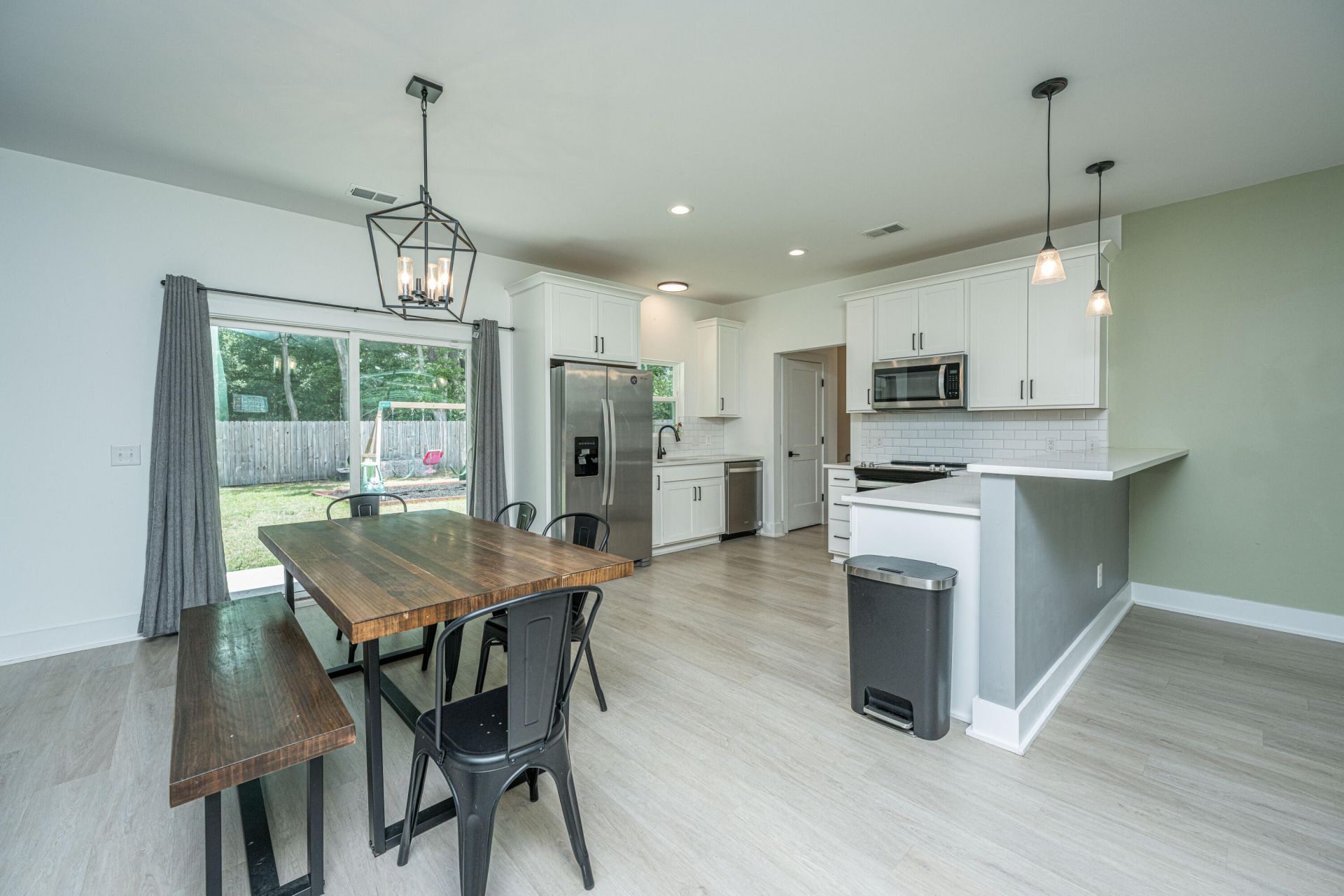4404 Clovewood Street Photo 16