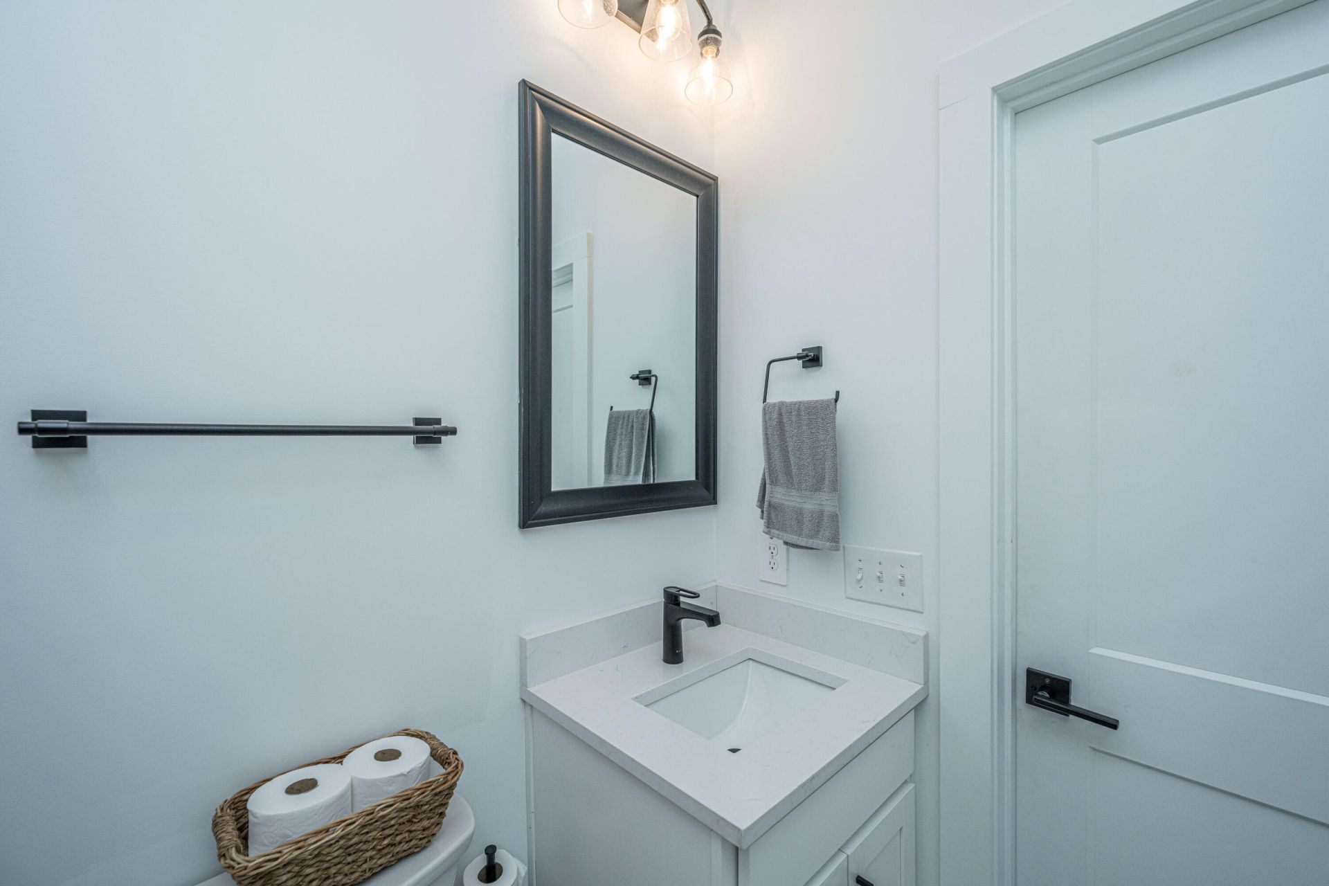 4404 Clovewood Street Photo 24