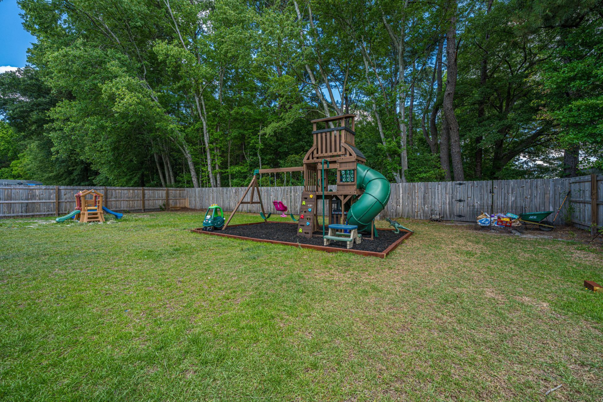 4404 Clovewood Street Photo 35
