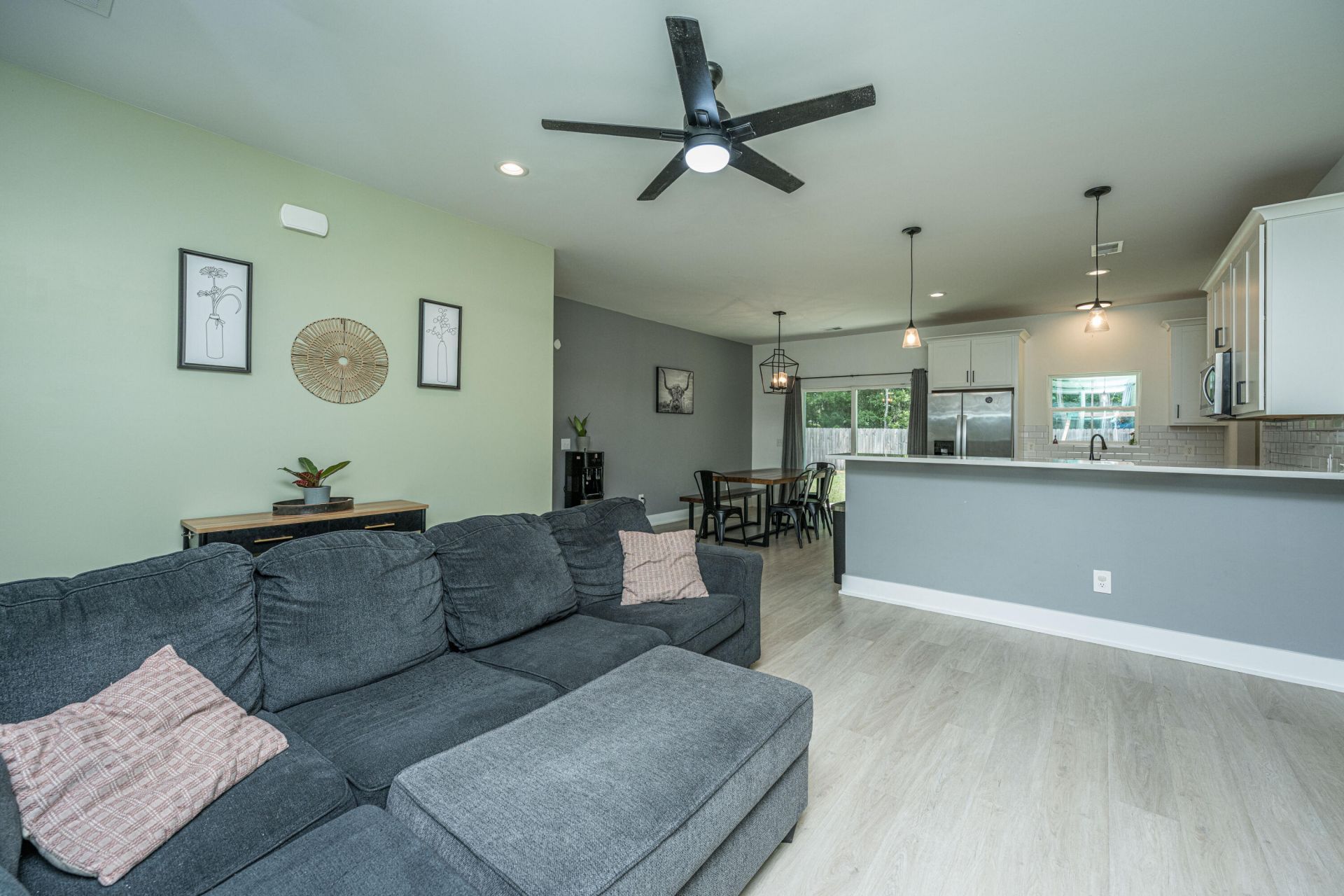 4404 Clovewood Street Photo 7