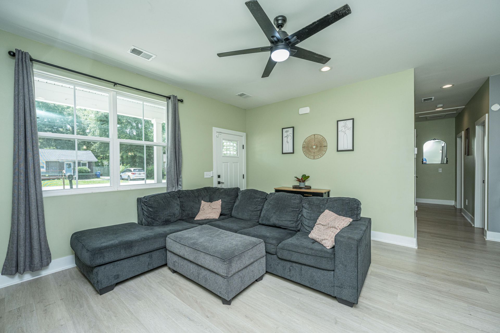4404 Clovewood Street Photo 8