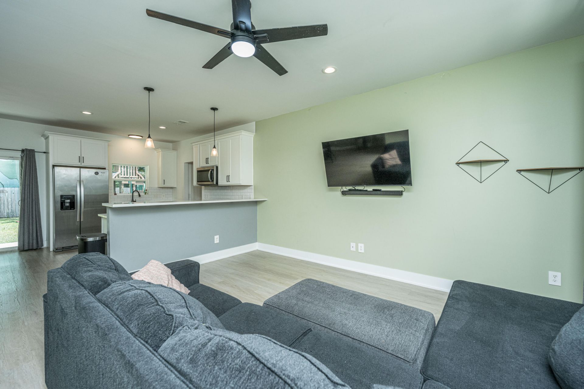 4404 Clovewood Street Photo 9