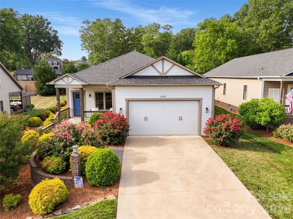 646 13th Avenue Place NW, Hickory, NC 28601