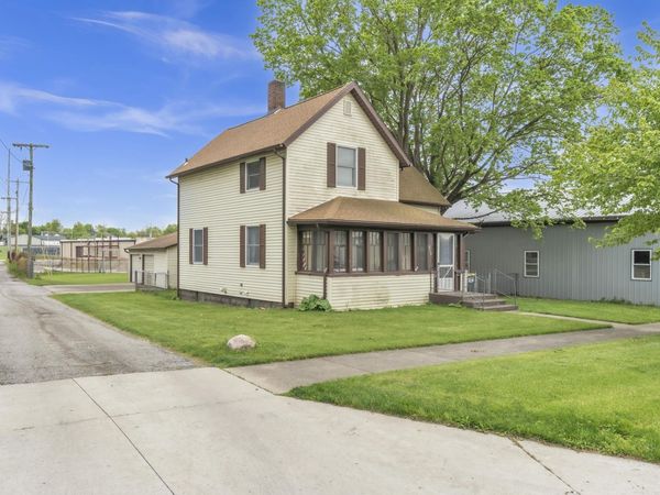 215 W Grove Street, Kendallville, IN 46755