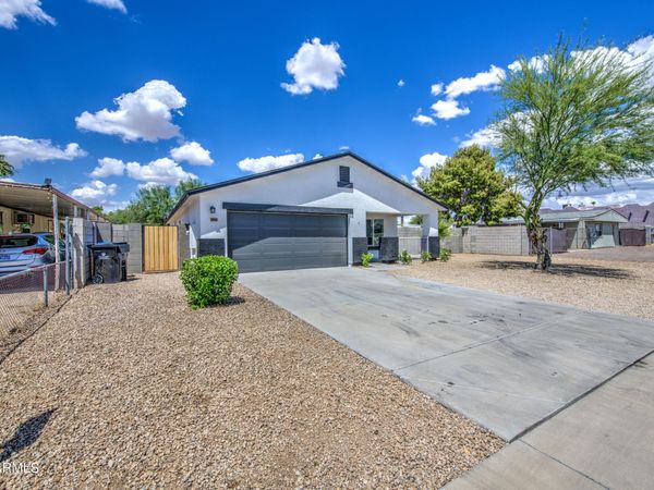 2922 E LE MARCHE Avenue, Phoenix, AZ 85032
