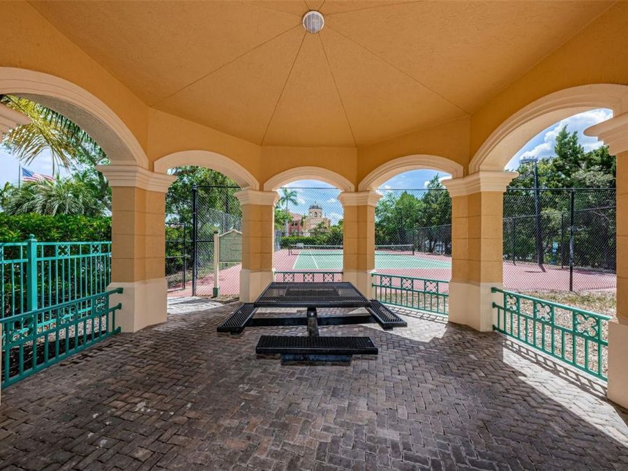 Property Image 100
