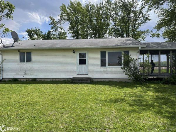 2136 315th Street, New London, IA 52645