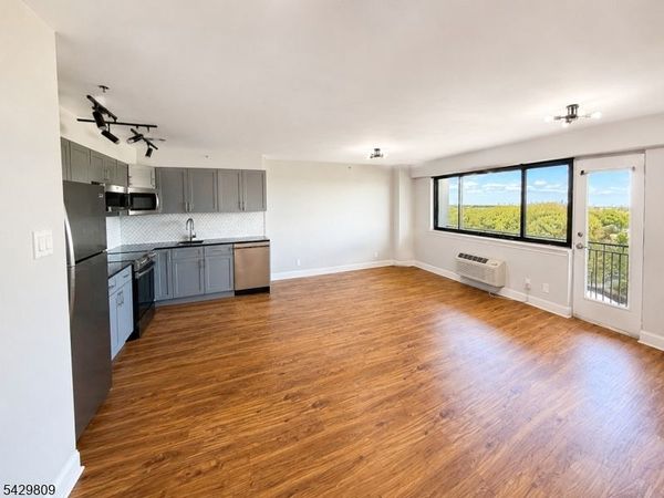 60 Parkway Dr, Unit 9B, East Orange, NJ 07017