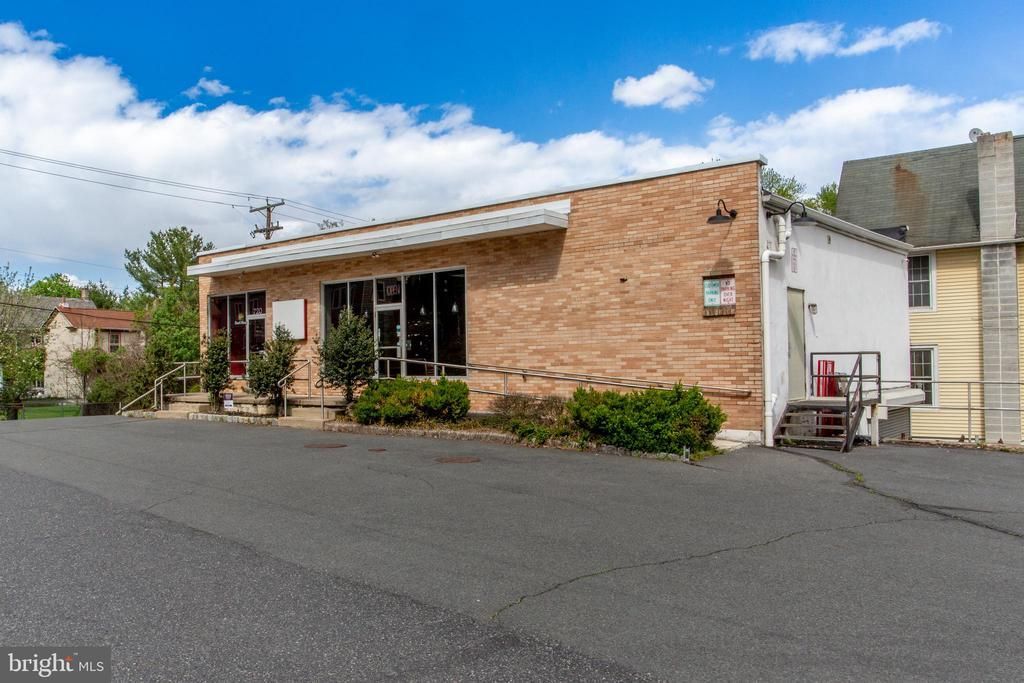 720 EASTON ROAD, RIEGELSVILLE, PA 18077