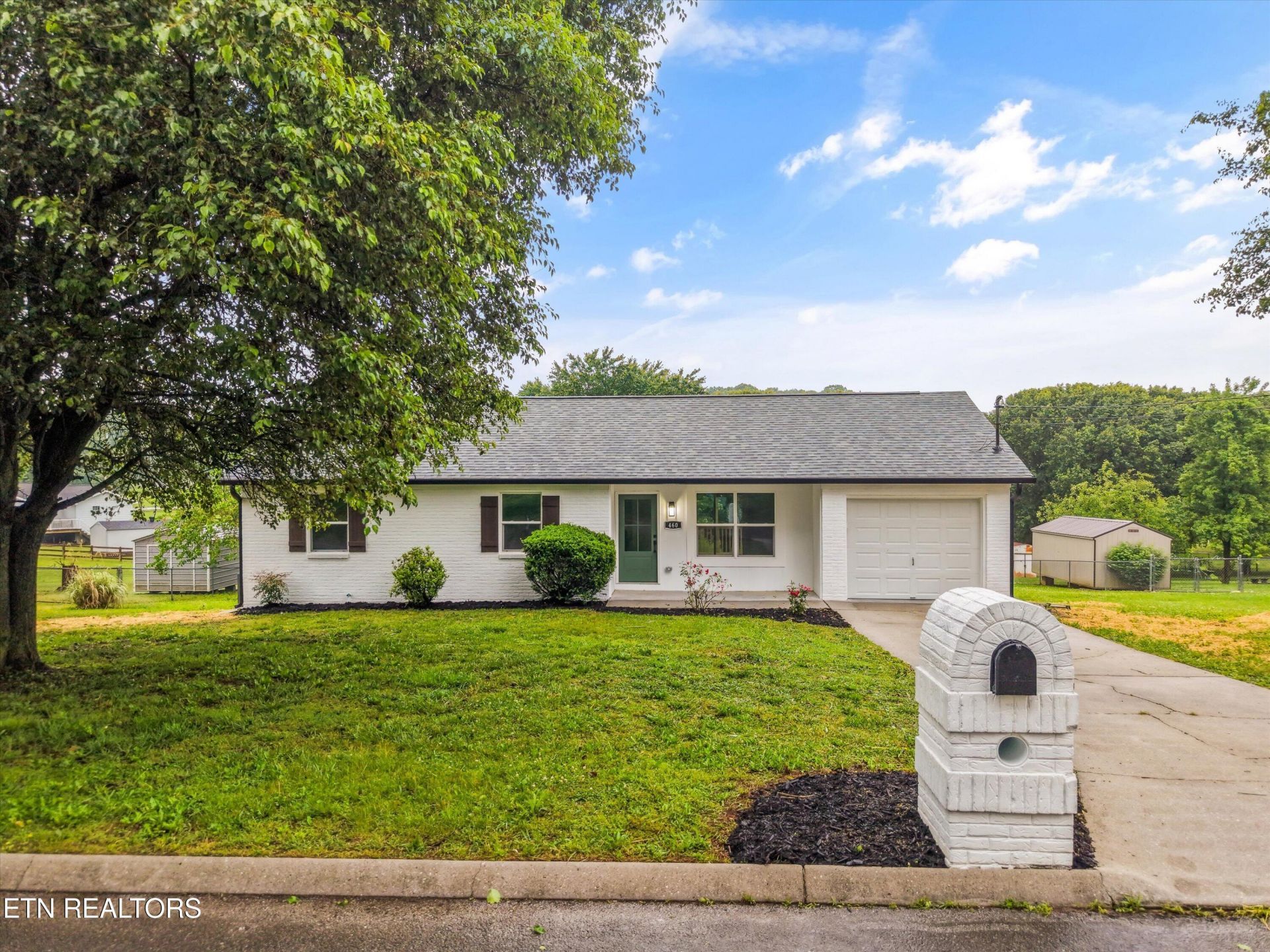 460 Anchor Drive, Lenoir City, TN 37771 Main Photo