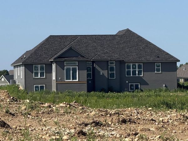 N81W27685 Sunflower PASS, Pewaukee, WI 53072