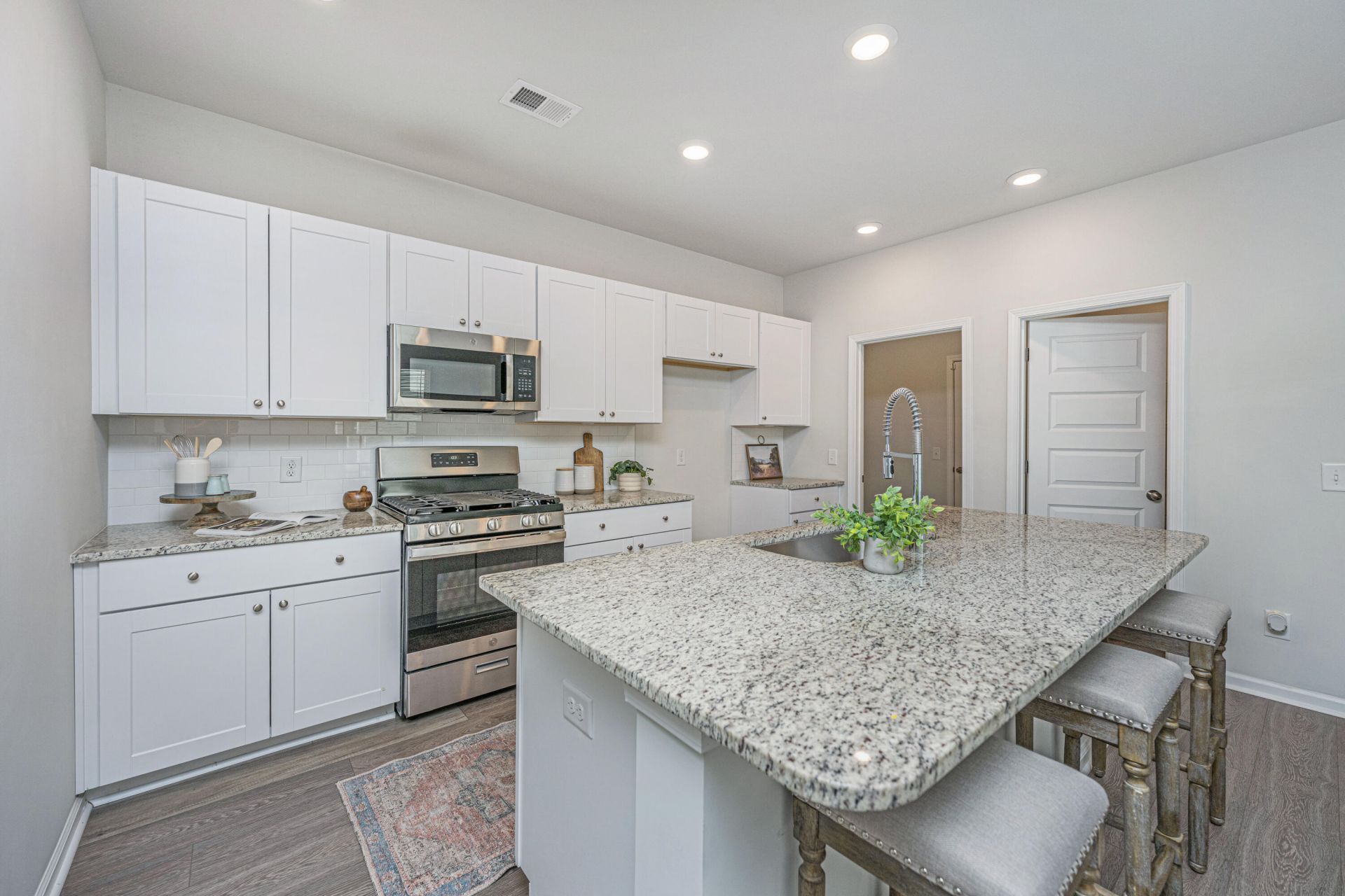 496 Minim Street Photo 10