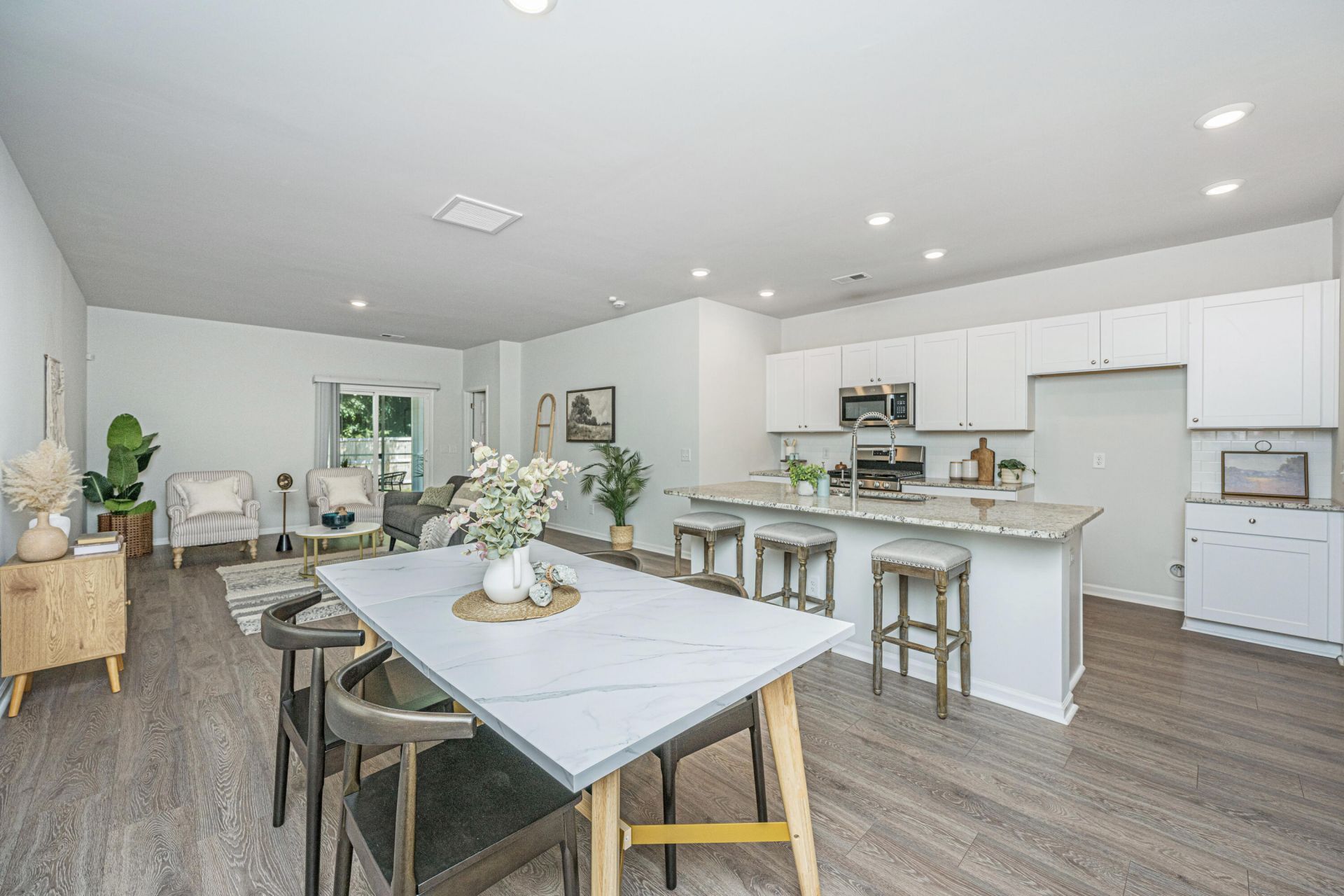496 Minim Street Photo 4