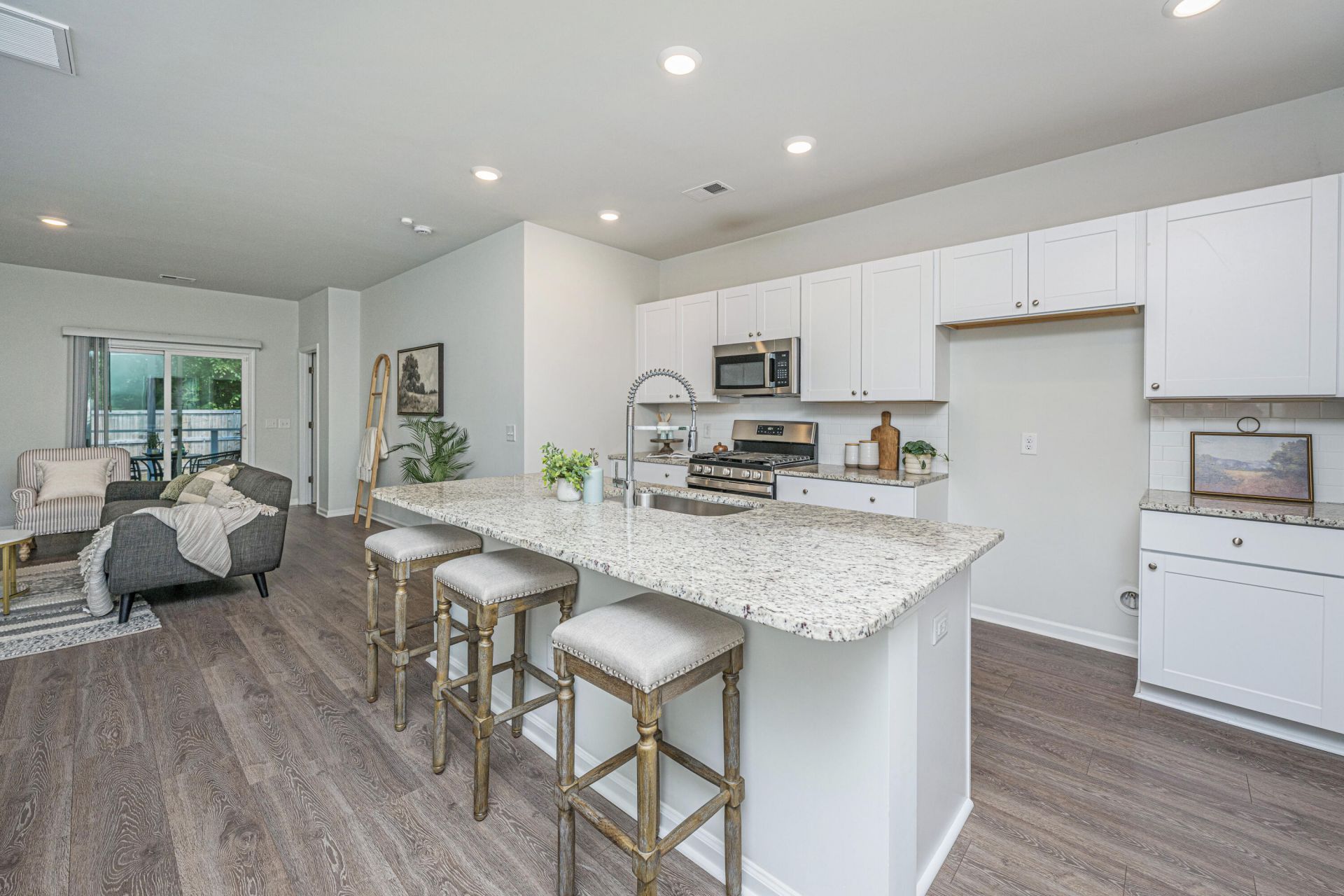 496 Minim Street Photo 6