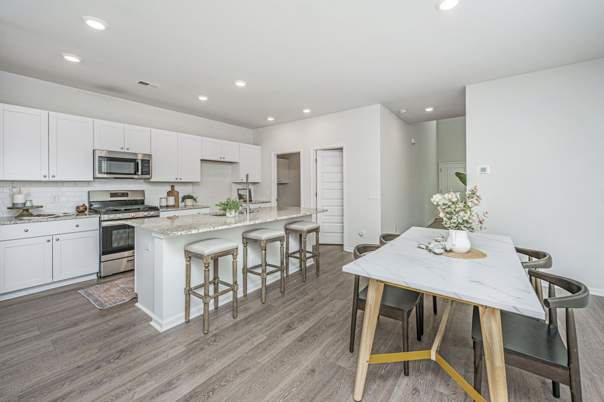 496 Minim Street Photo 9