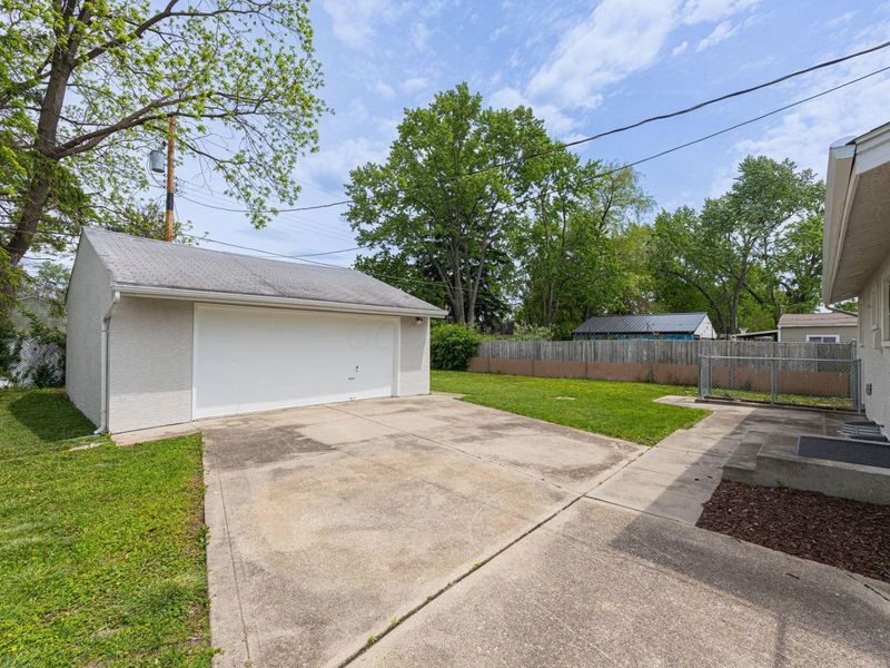 4510 Broadhurst Drive, Columbus, OH 43213 Photo 25