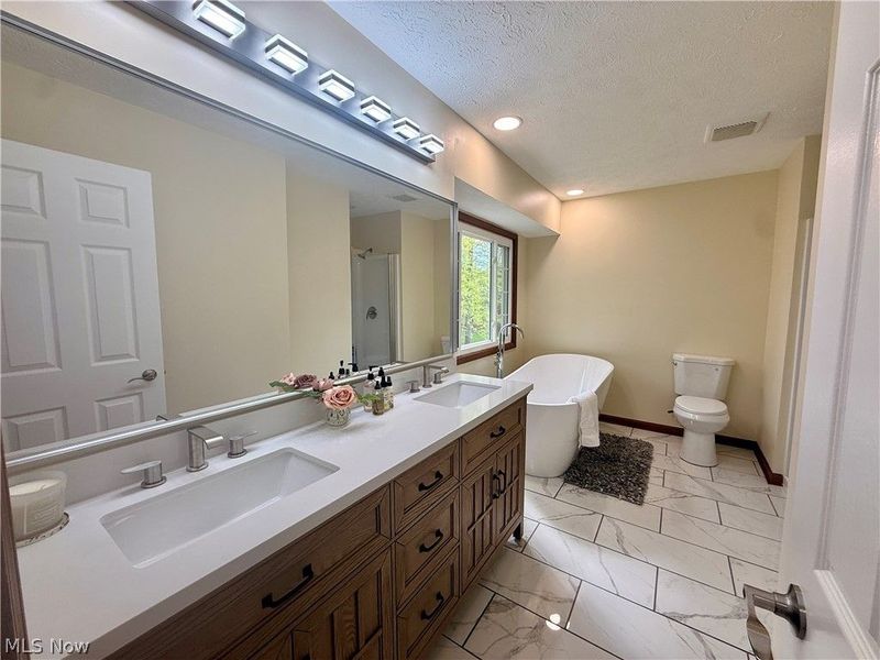 32169 Hickory Lane, Avon Lake, OH 44012 Photo 5