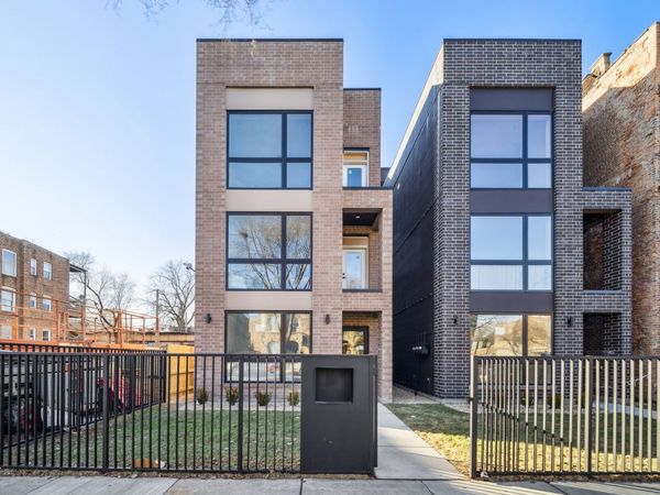 4208 S Calumet Avenue , Unit 301, Chicago, IL 60653