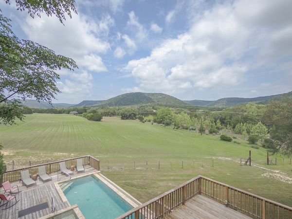 896 Rocky Creek Rd, Medina, TX 78055