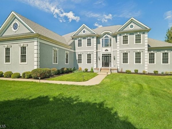 384 Bennetts Ln, Franklin, NJ 08873