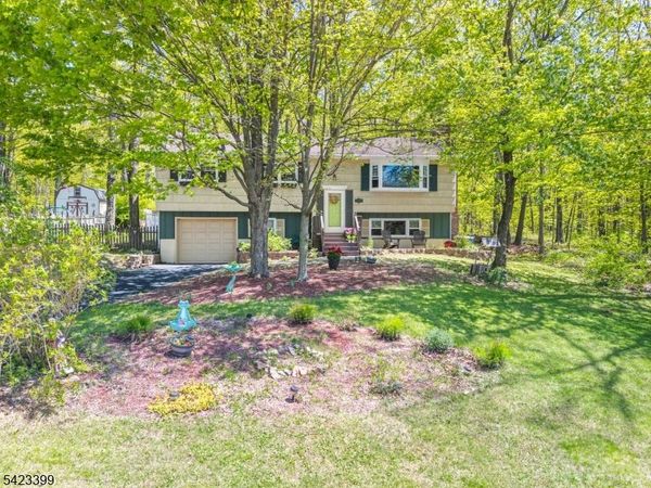 31 Lounsberry Hollow Rd, Vernon, NJ 07461