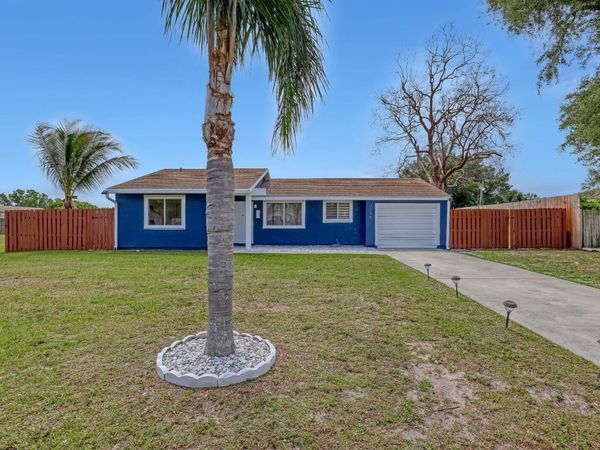 2055 SE West Dunbrooke Circle, Port St. Lucie, FL 34952