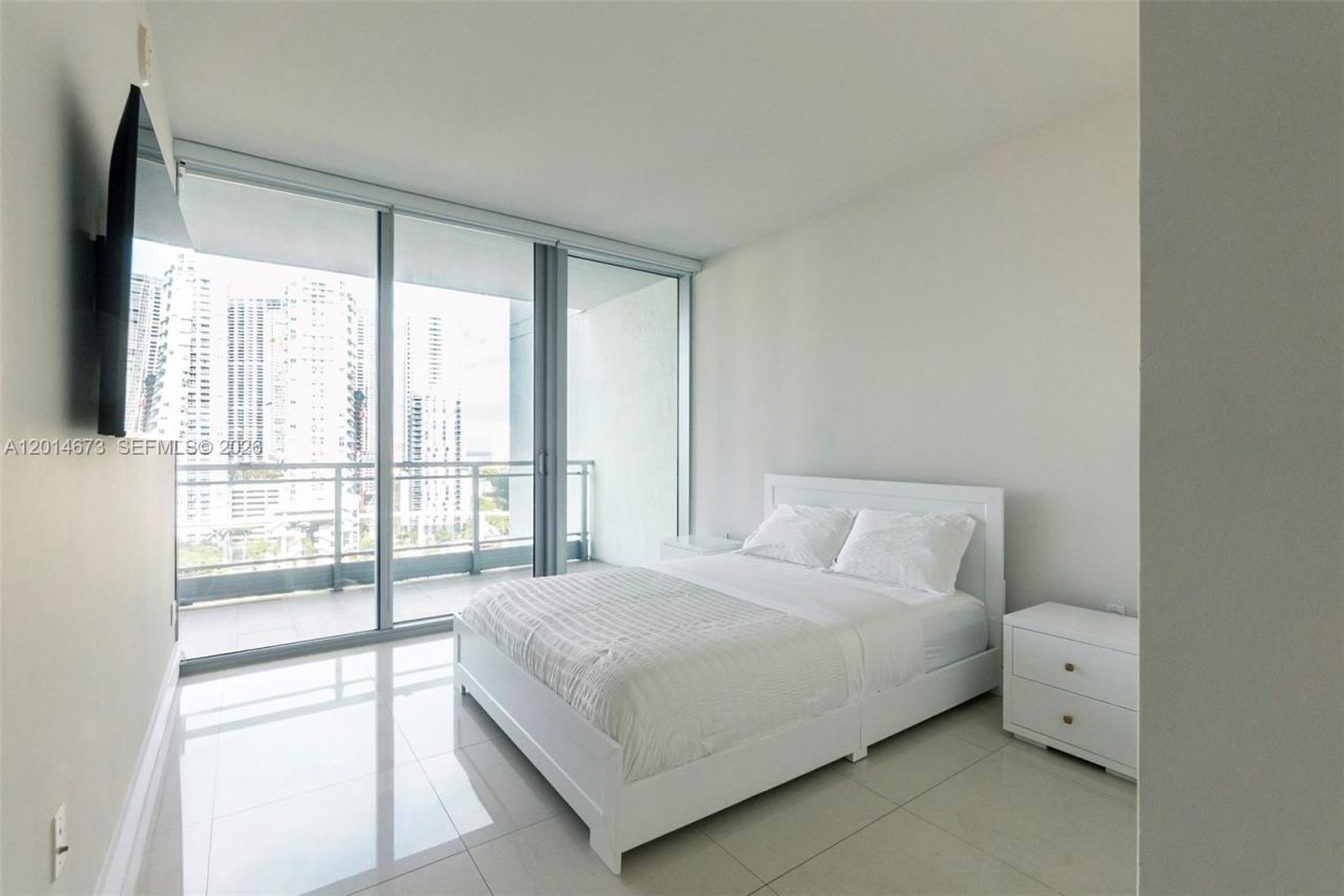 92 SW 3rd St , Unit 1812, Miami, FL 33130 Photo
