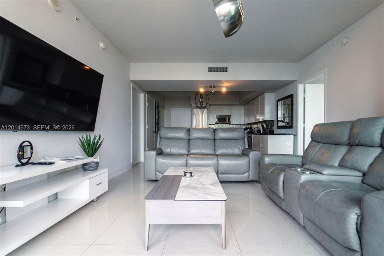 92 SW 3rd St , Unit 1812, Miami, FL 33130 Photo