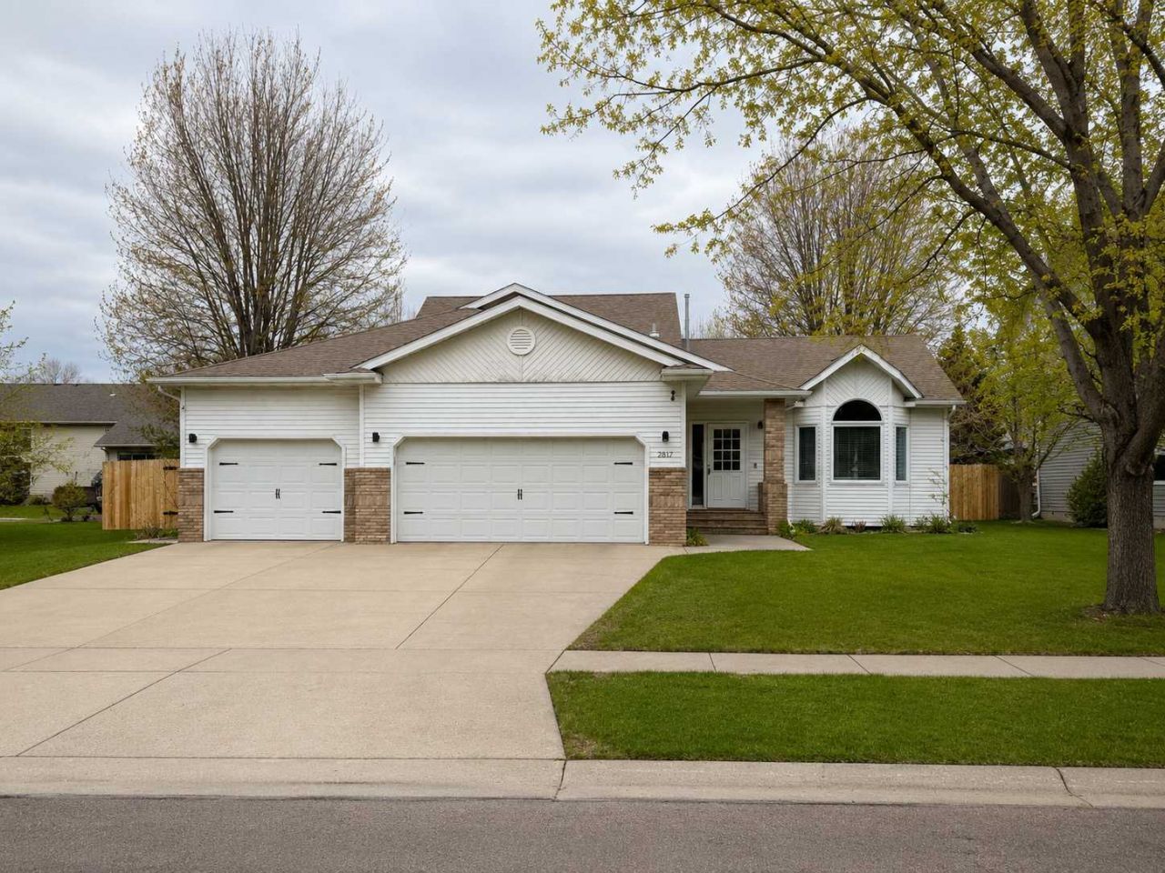 2817 38 1/2 Avenue S, Fargo, ND 58104 Main Photo