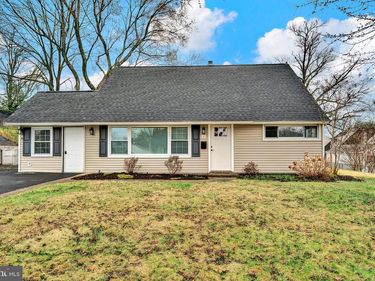 6 UNITY TURN, LEVITTOWN, PA 19056