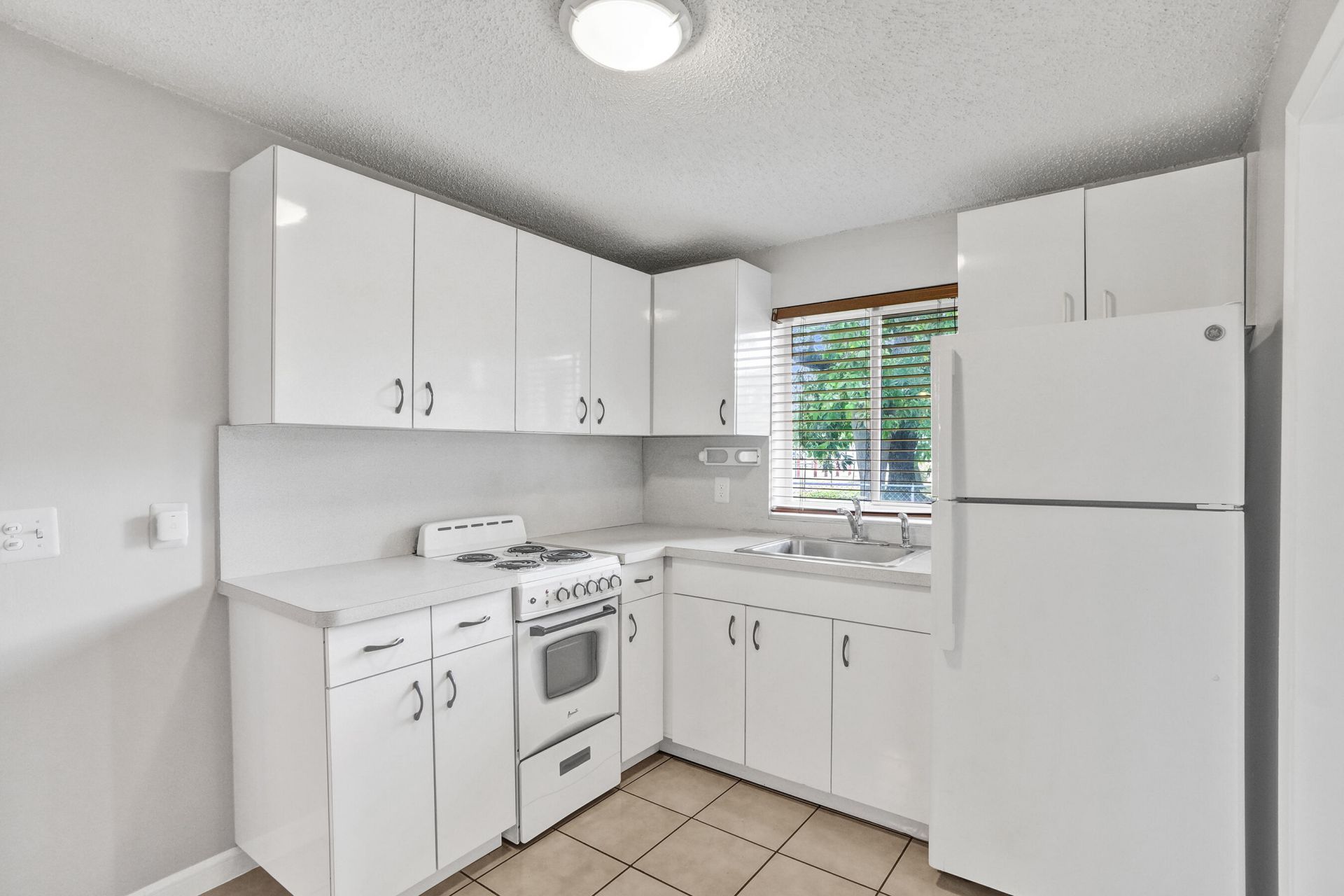 7200 W 14th Avenue, Hialeah, FL 33014 Photo