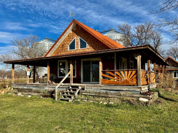 305 Oak Street, Hastings, ND 58049