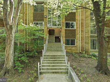 8002 LE HAVRE PLACE, Unit 12, FALLS CHURCH, VA 22042