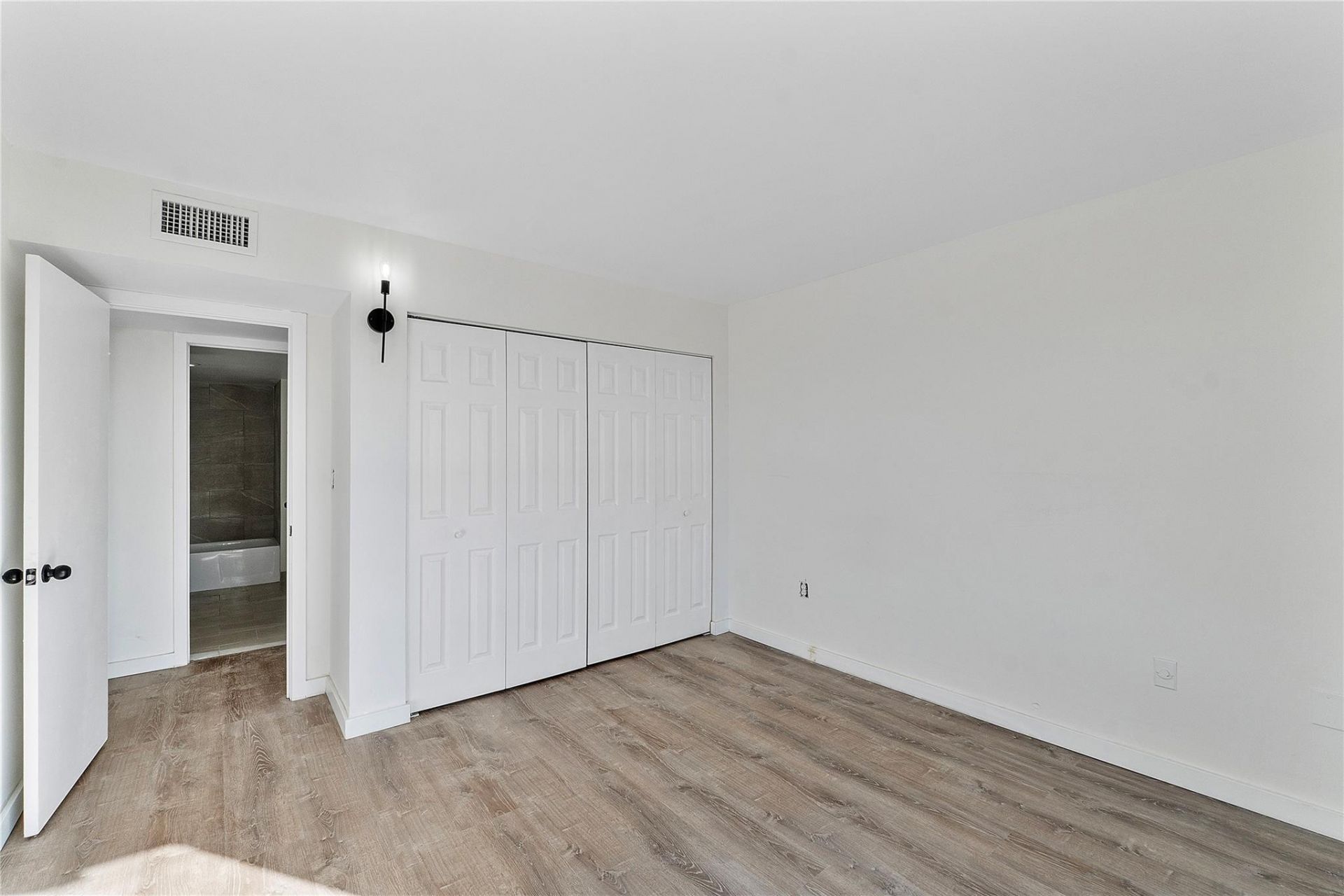 4174 Inverrary Drive, Unit 1002, Lauderhill, FL 33319 Photo