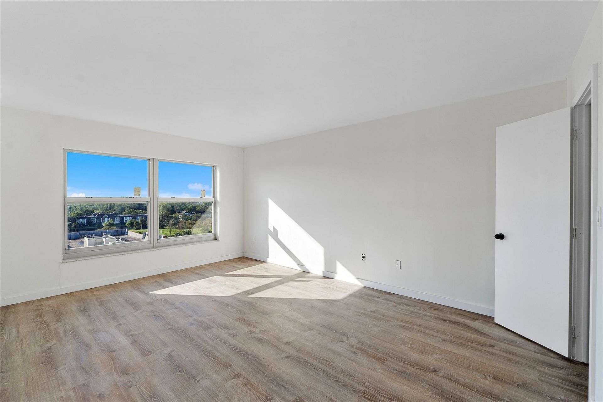 4174 Inverrary Drive, Unit 1002, Lauderhill, FL 33319 Photo