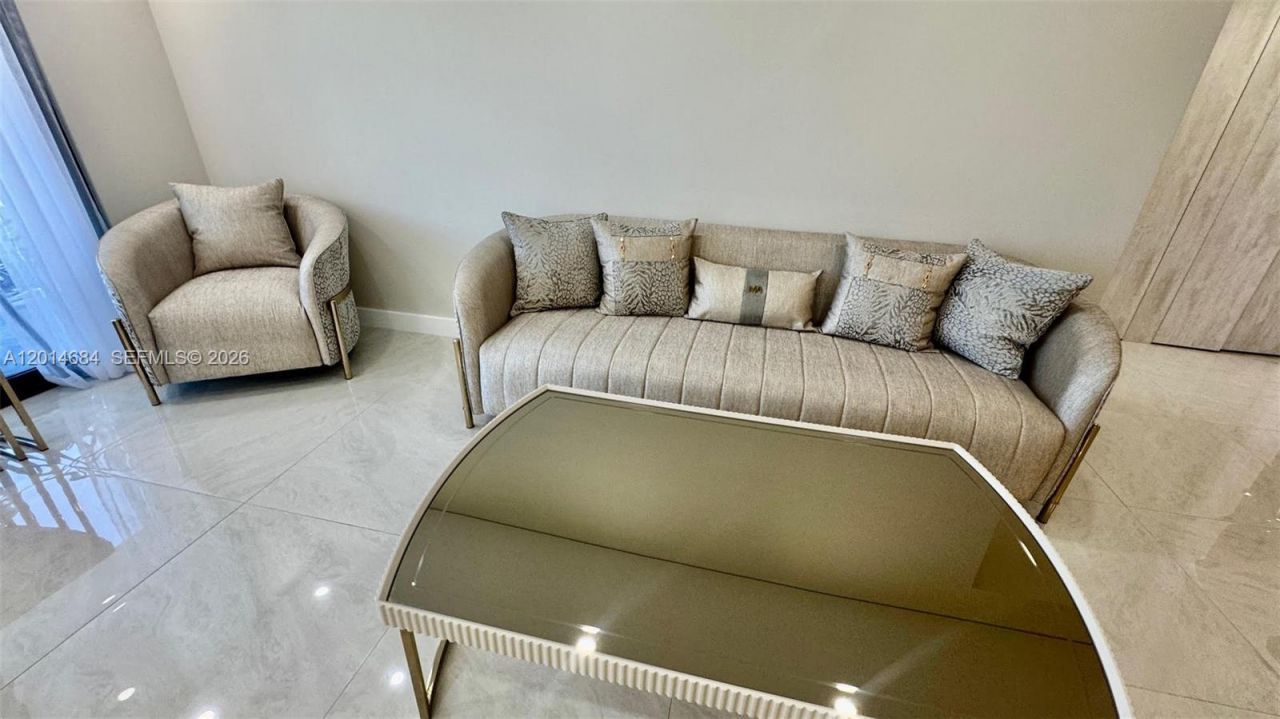 210 174th St , Unit 811, Sunny Isles Beach, FL 33160 Photo