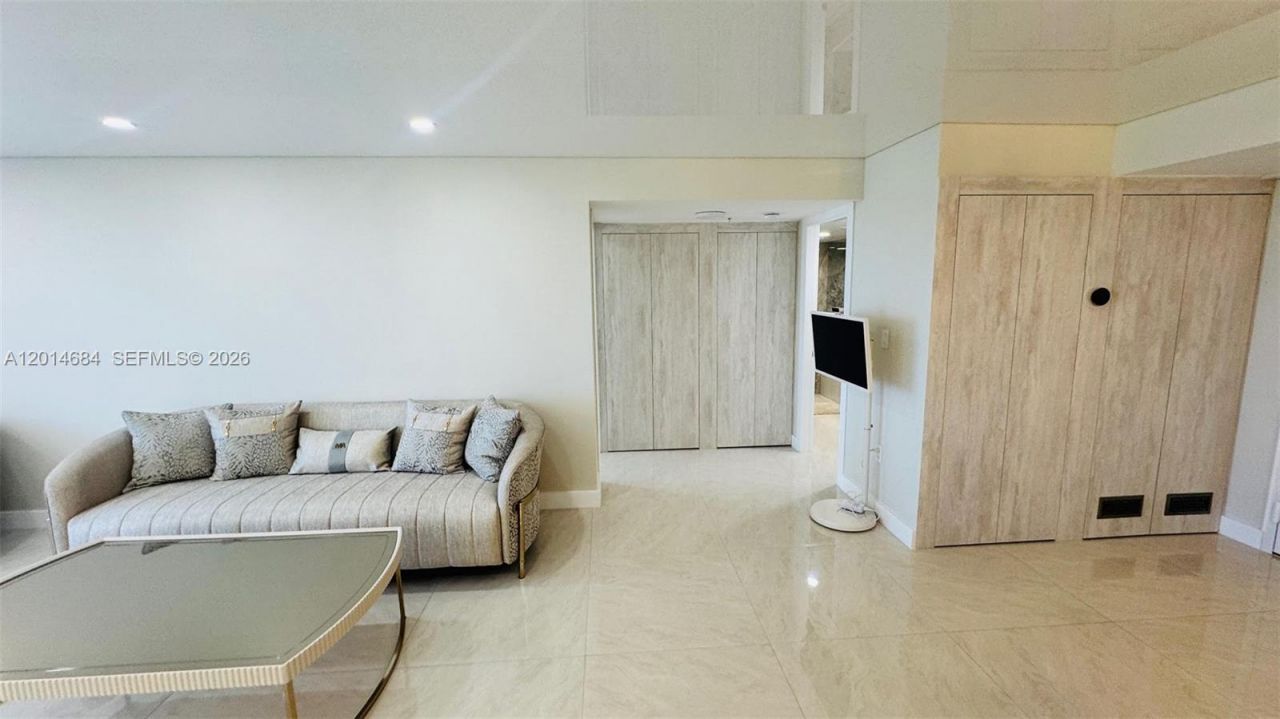 210 174th St , Unit 811, Sunny Isles Beach, FL 33160 Photo