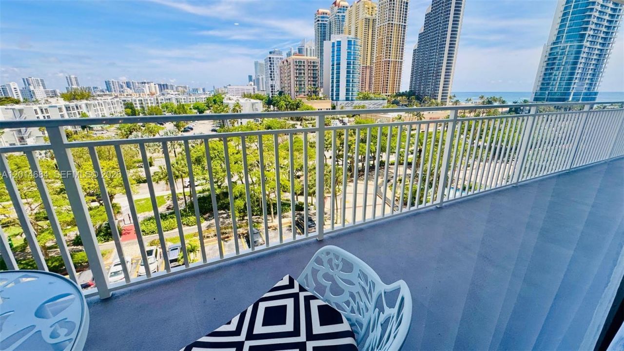 210 174th St , Unit 811, Sunny Isles Beach, FL 33160 Photo