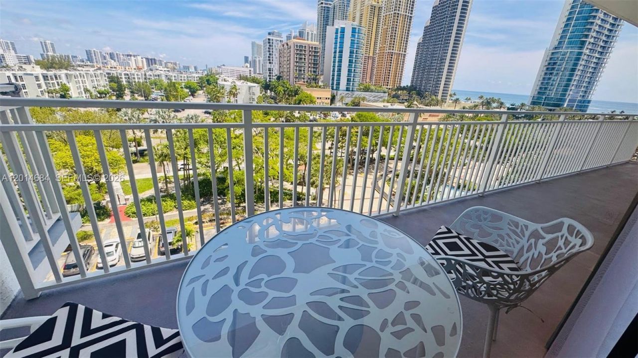 210 174th St , Unit 811, Sunny Isles Beach, FL 33160 Photo