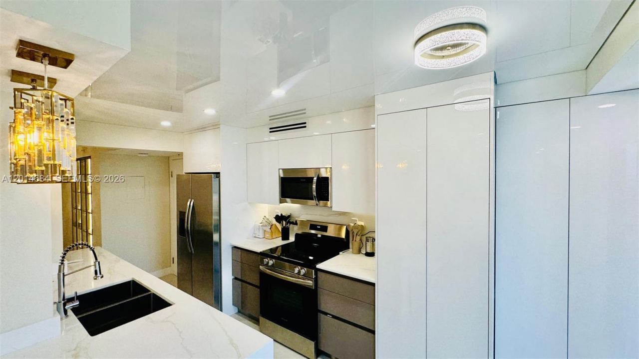 210 174th St , Unit 811, Sunny Isles Beach, FL 33160 Photo