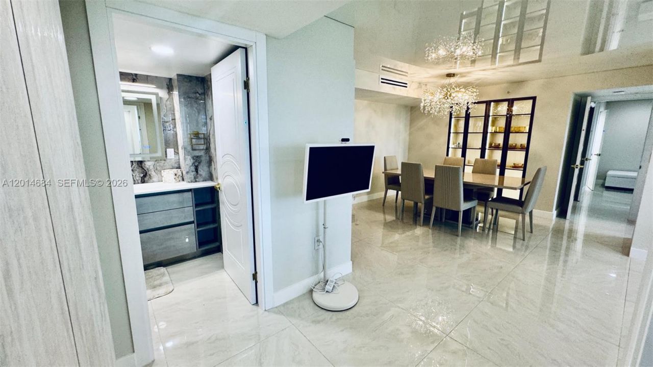 210 174th St , Unit 811, Sunny Isles Beach, FL 33160 Photo