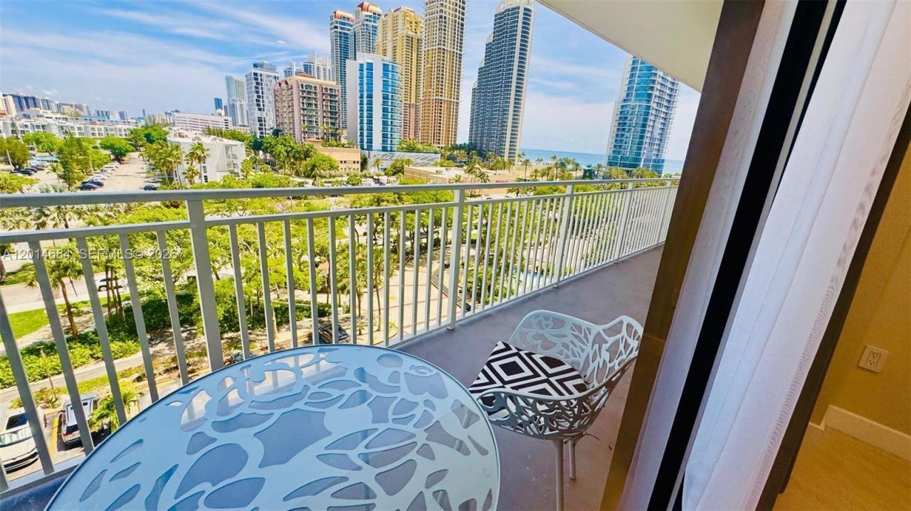 210 174th St , Unit 811, Sunny Isles Beach, FL 33160 Photo