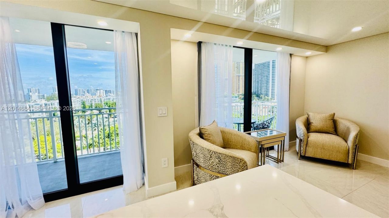 210 174th St , Unit 811, Sunny Isles Beach, FL 33160 Photo