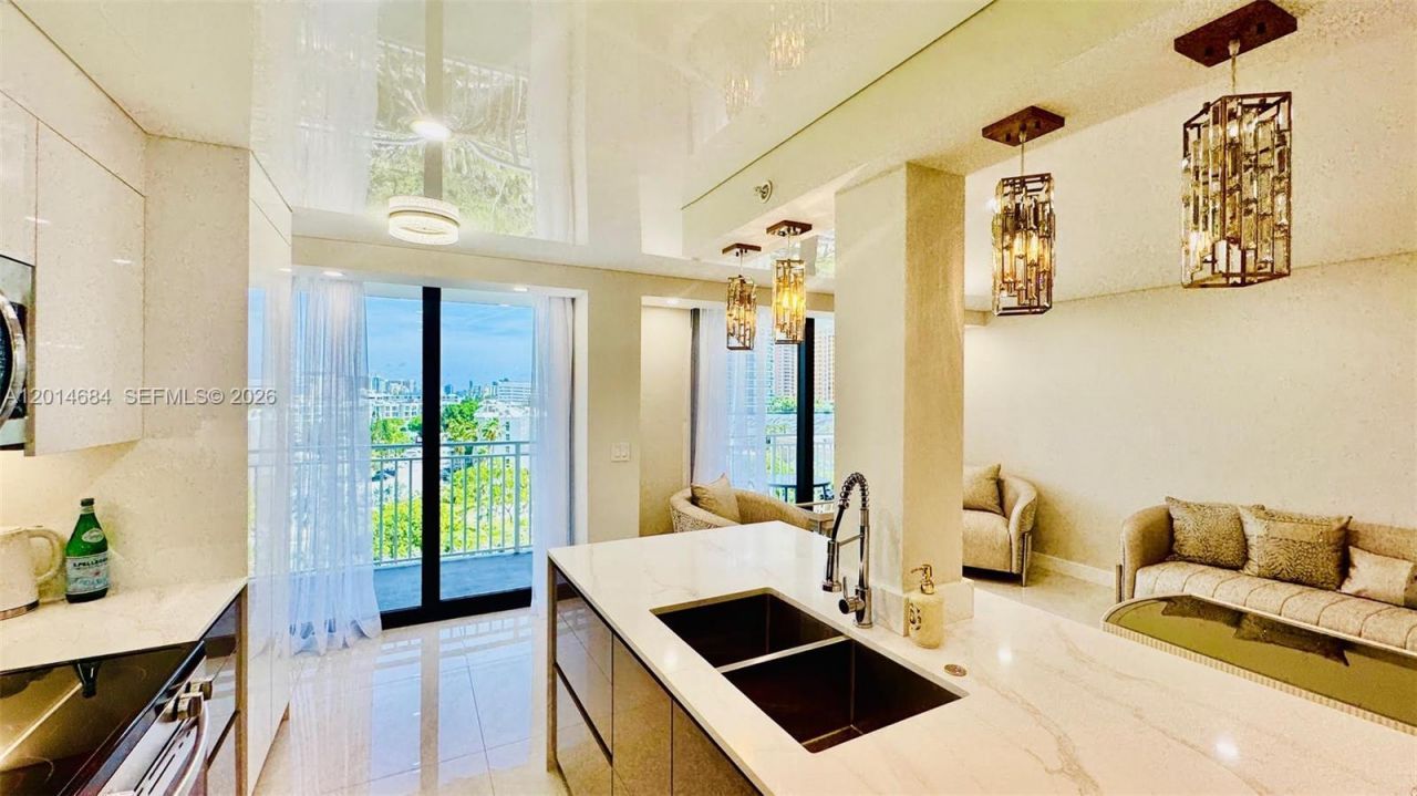 210 174th St , Unit 811, Sunny Isles Beach, FL 33160 Photo